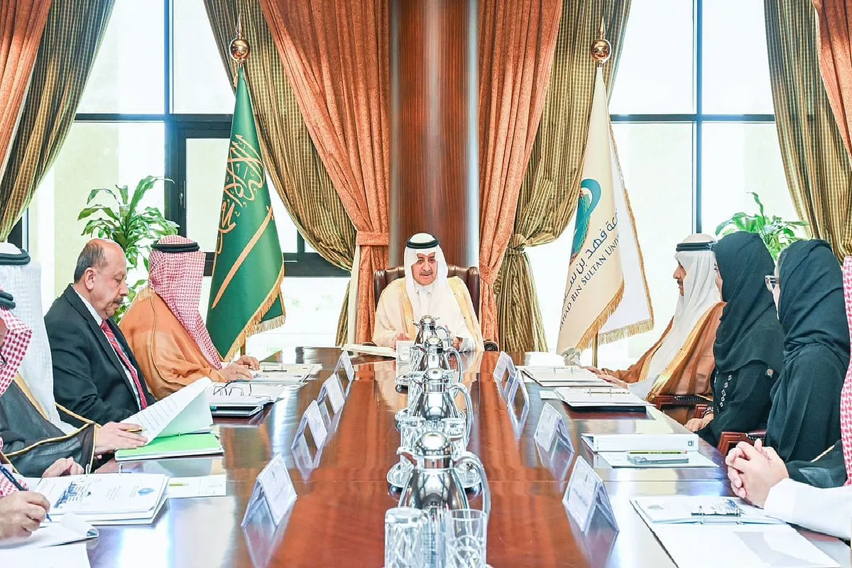 أمير تبوك يترأس اجتماع مجلس أمناء جامعة فهد بن سلطان.