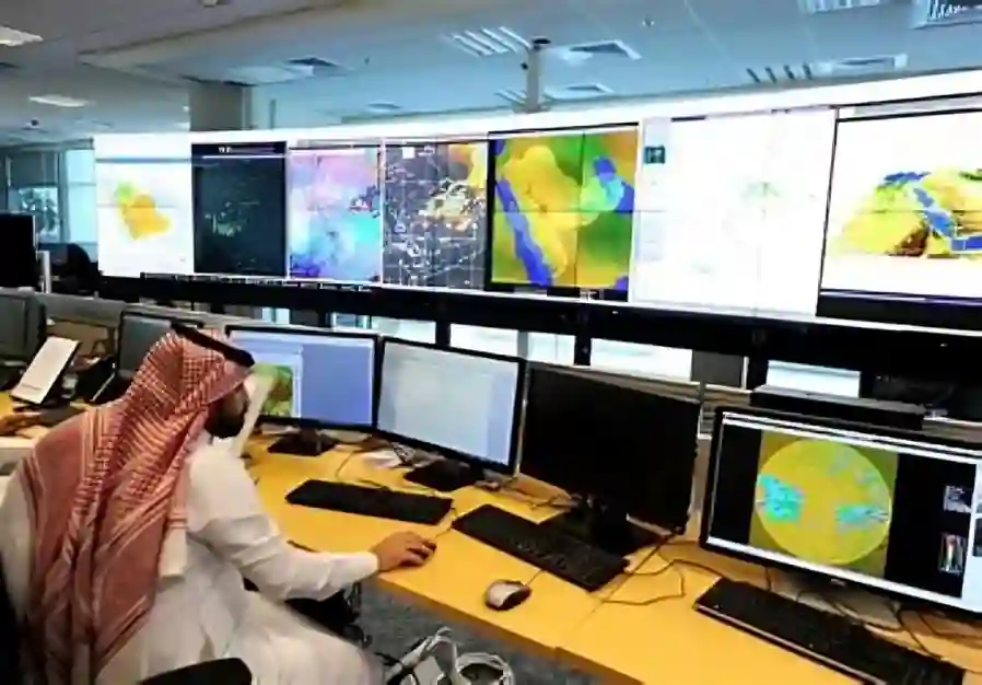 أمطار وعواصف ترابية تضرب السعودية